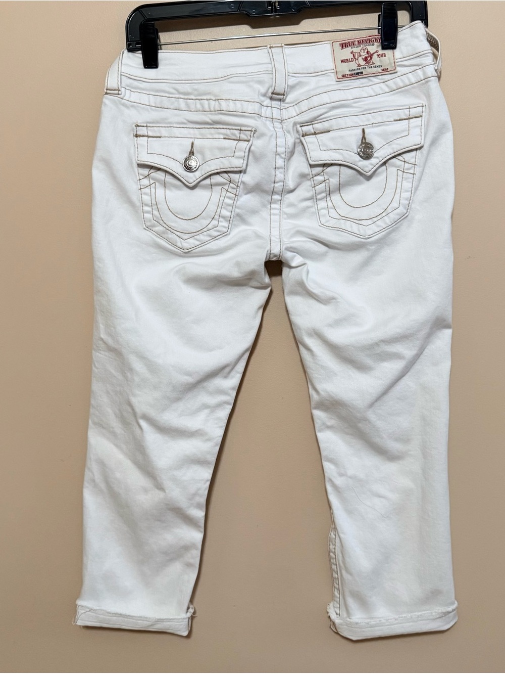 NWT True Religion White Distressed Women’s Capri Jeans Sz 28 w/flaws - Picture 2 of 7